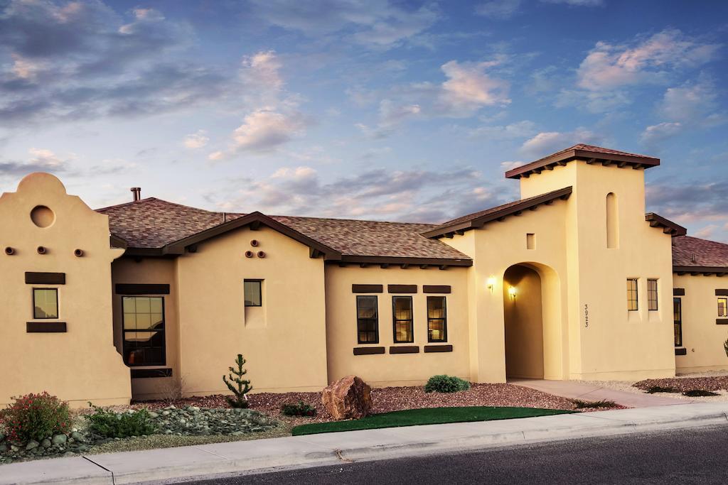 The Courtyard Villas Хобс Екстериор снимка