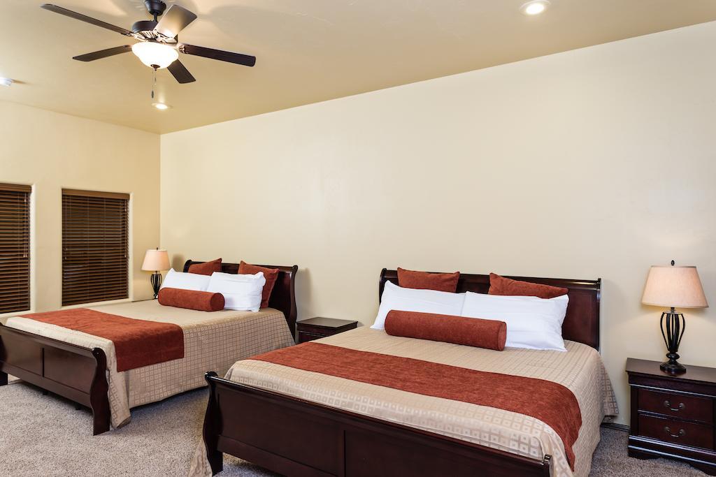 The Courtyard Villas Хобс Екстериор снимка